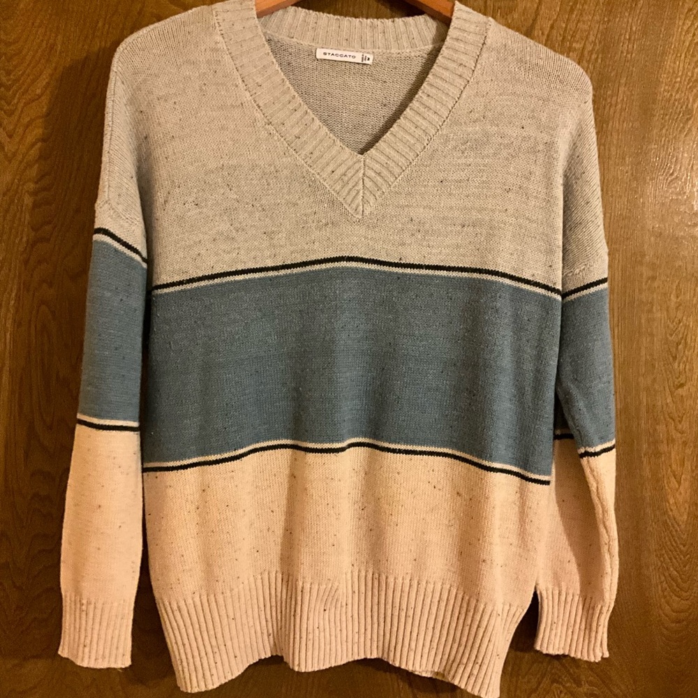 Staccato Women’s V-Neck Sweater in Gray, Blue, and Cream